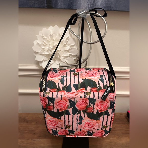 Betsey Johnson Floral Insulated Lunch Tote - Picture 2 of 9